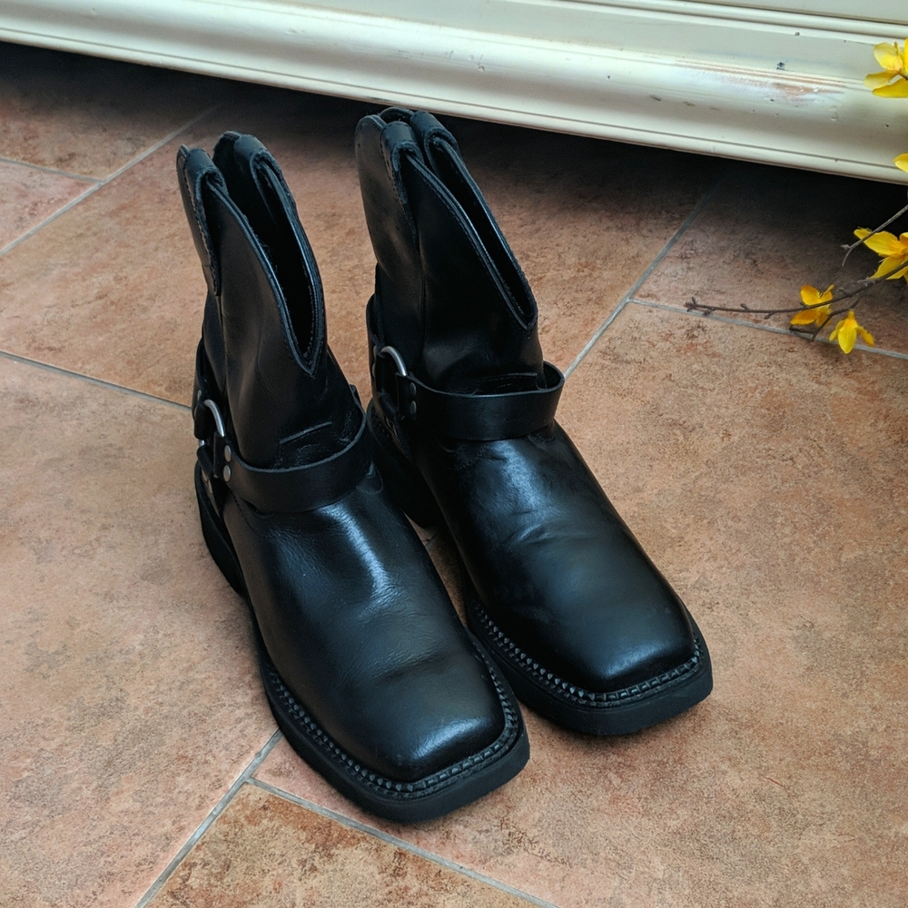 Justin Black Squared Toe Boots